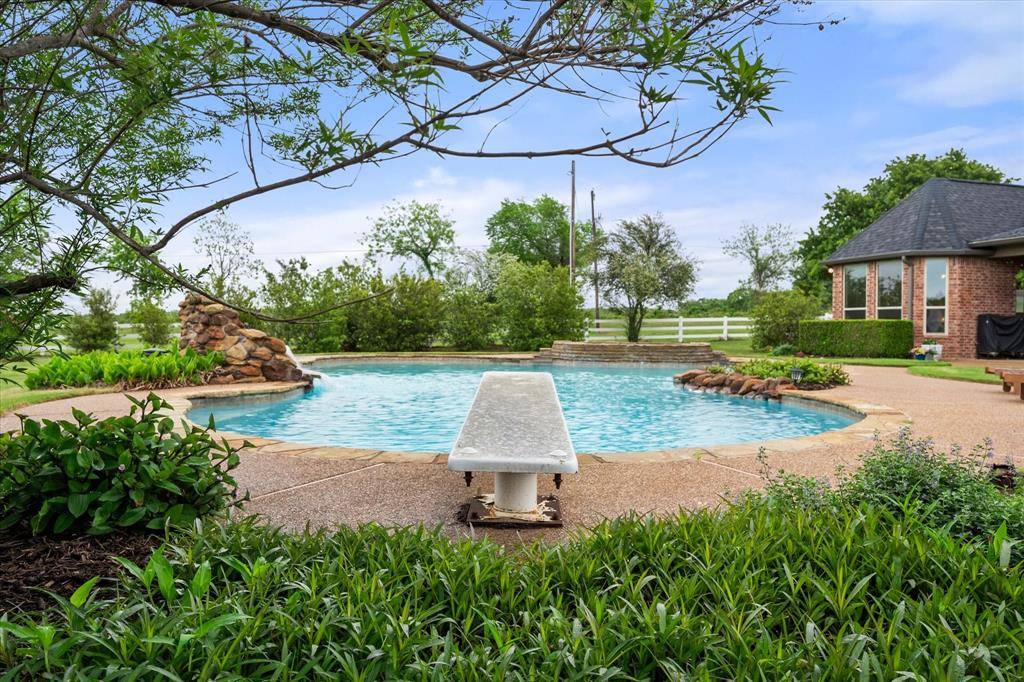 6400 Gehrig Circle, Burleson, TX 76028