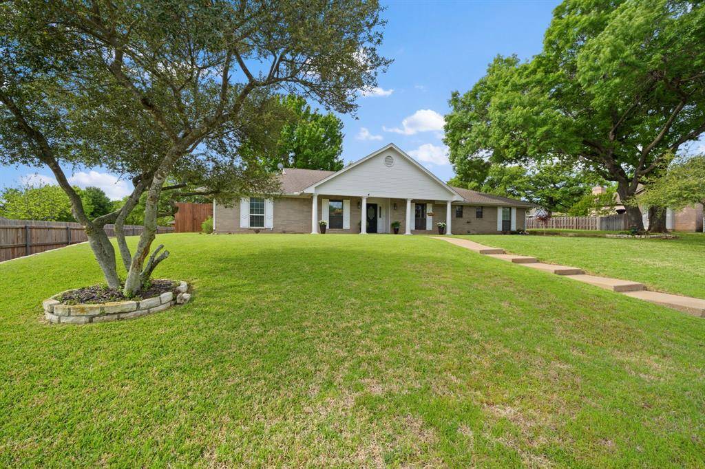 1814 Lakeridge Drive, Weatherford, TX 76087