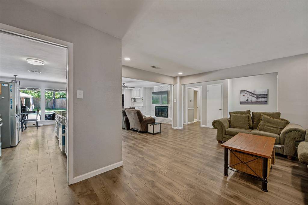 625 Caduceus Lane, Hurst, TX 76053