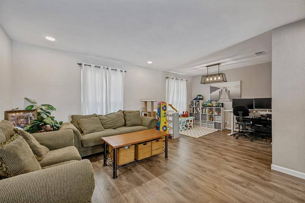 625 Caduceus Lane, Hurst, TX 76053