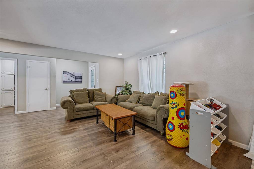 625 Caduceus Lane, Hurst, TX 76053