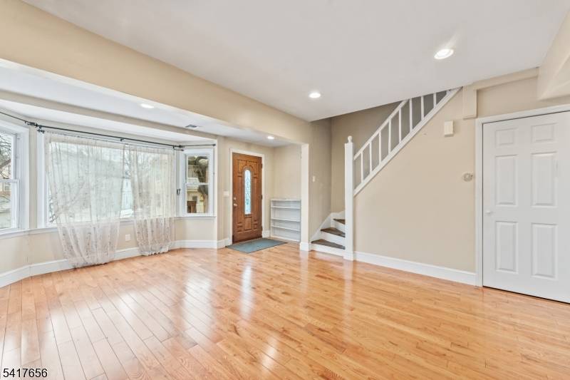 3 Sisco Pl, Clifton City, NJ 07011