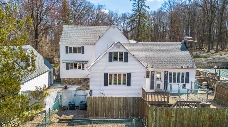 8 Stonehedge Ln, Byram Twp., NJ 07821