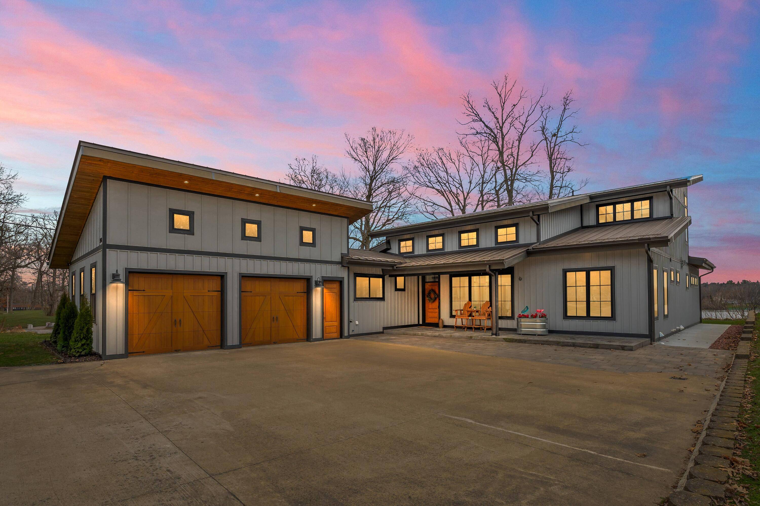 308 Fisher CT, Berrien Springs Vllg, MI 49103