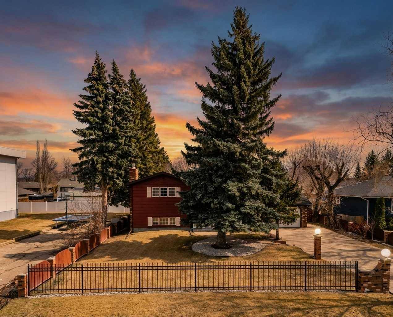 3919 43 AVE, Red Deer, AB T4N 3B8