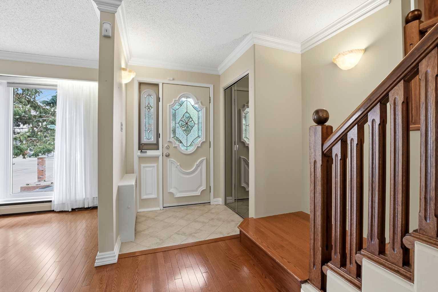 3919 43 AVE, Red Deer, AB T4N 3B8