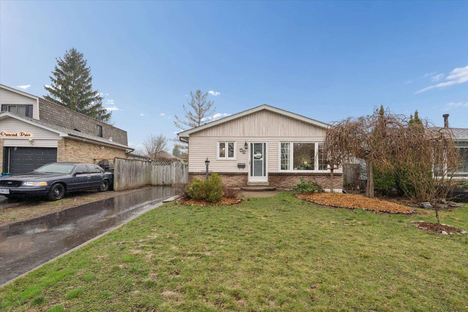 43 Ormond DR, Oshawa, ON L1G 7E3
