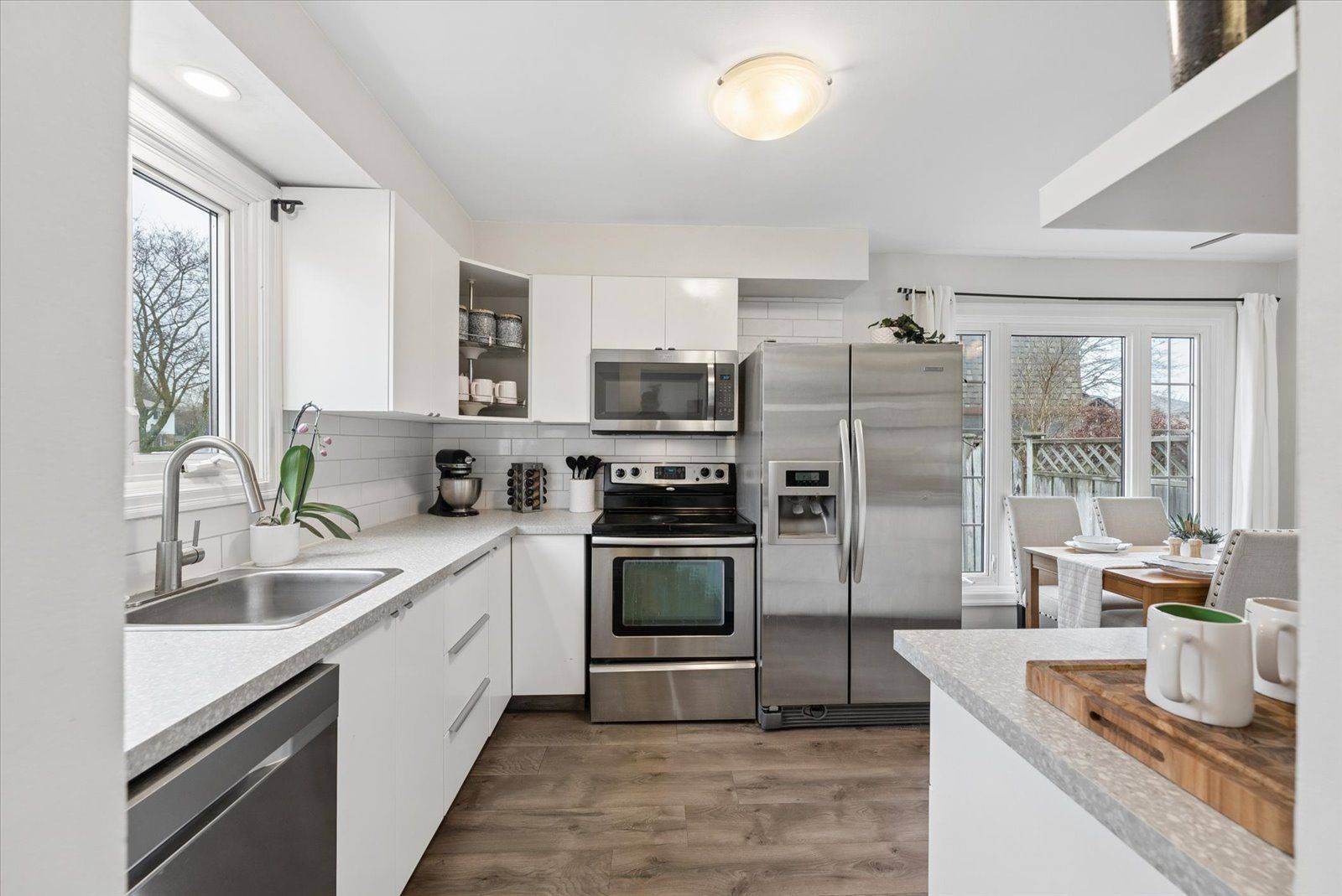 43 Ormond DR, Oshawa, ON L1G 7E3