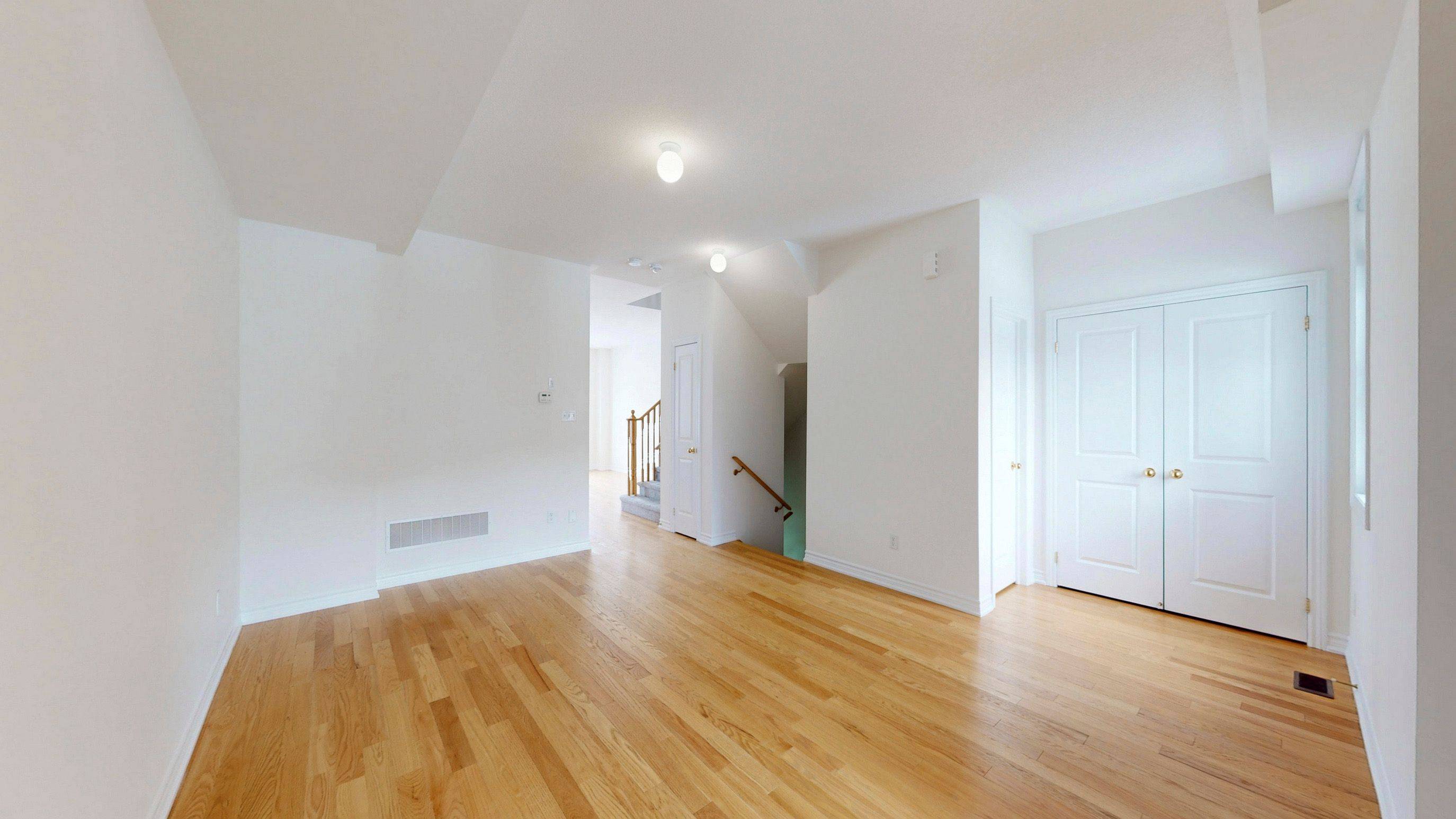 2540 William Jackson DR #303, Pickering, ON L1X 0E4