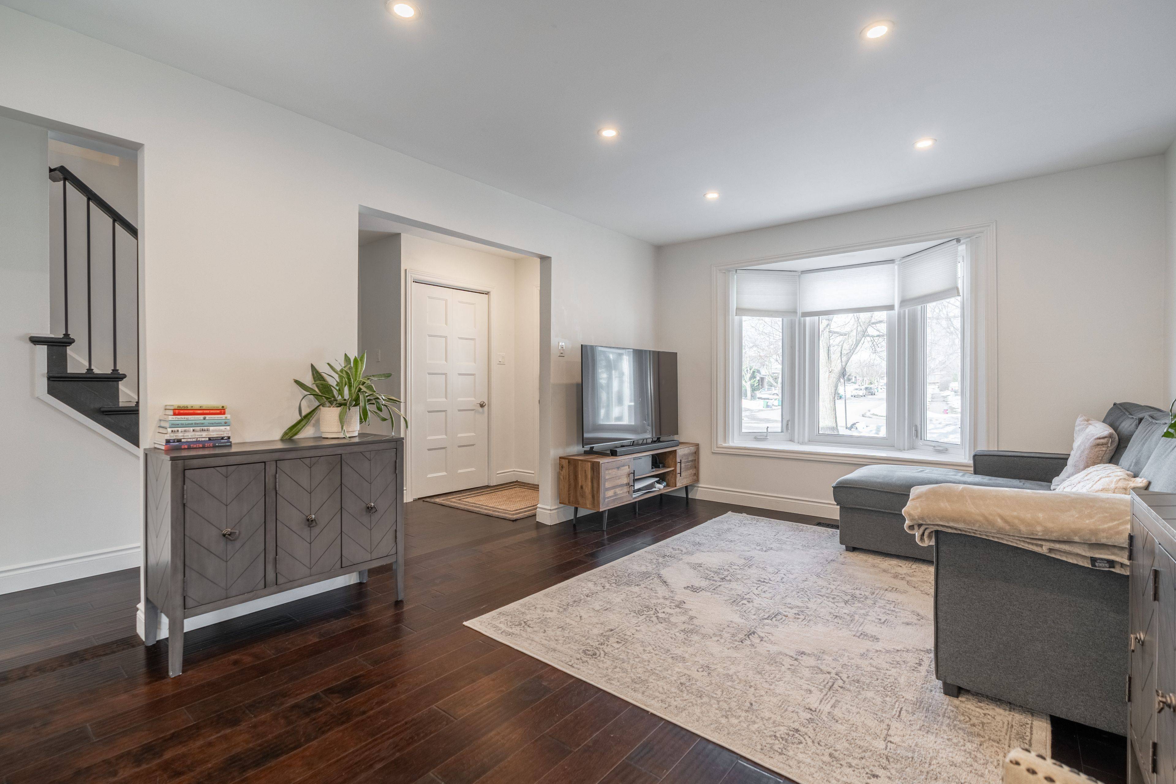 5042 Brady AVE, Burlington, ON L7L 3X6