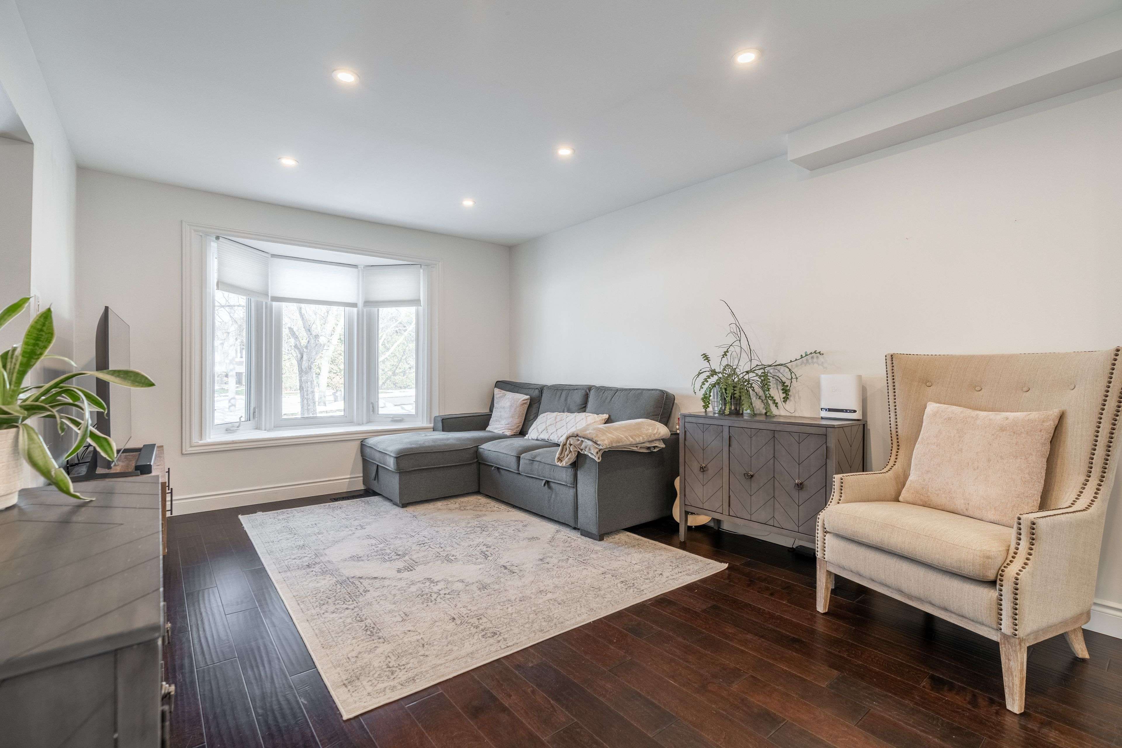 5042 Brady AVE, Burlington, ON L7L 3X6