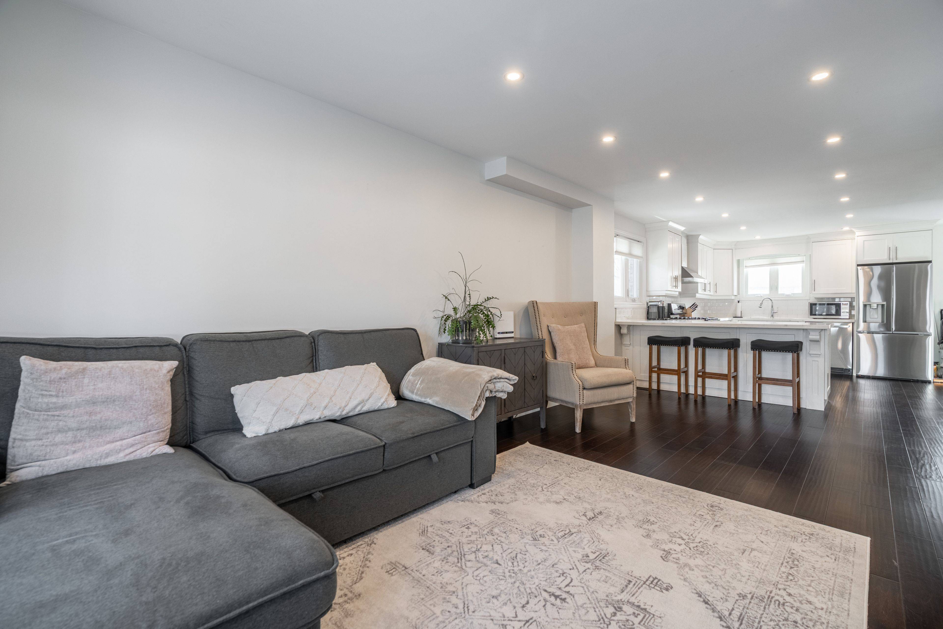 5042 Brady AVE, Burlington, ON L7L 3X6