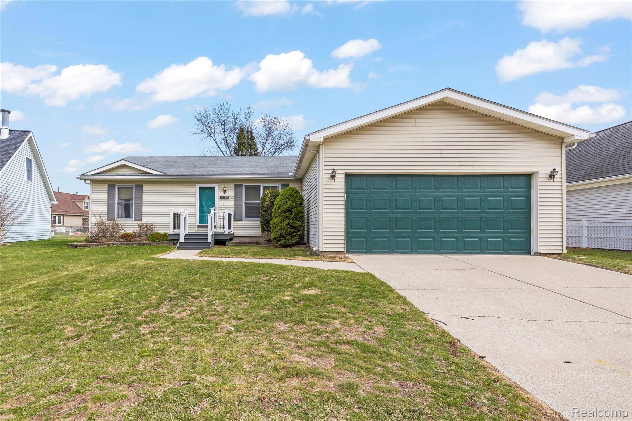 8118 Emerald LN W, Westland, MI 48185