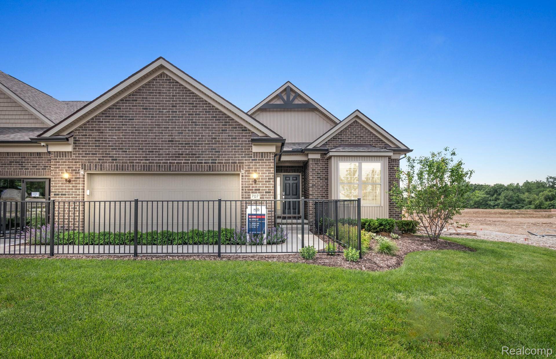 868 KELPIE DR, Pittsfield Charter Township, MI 48108