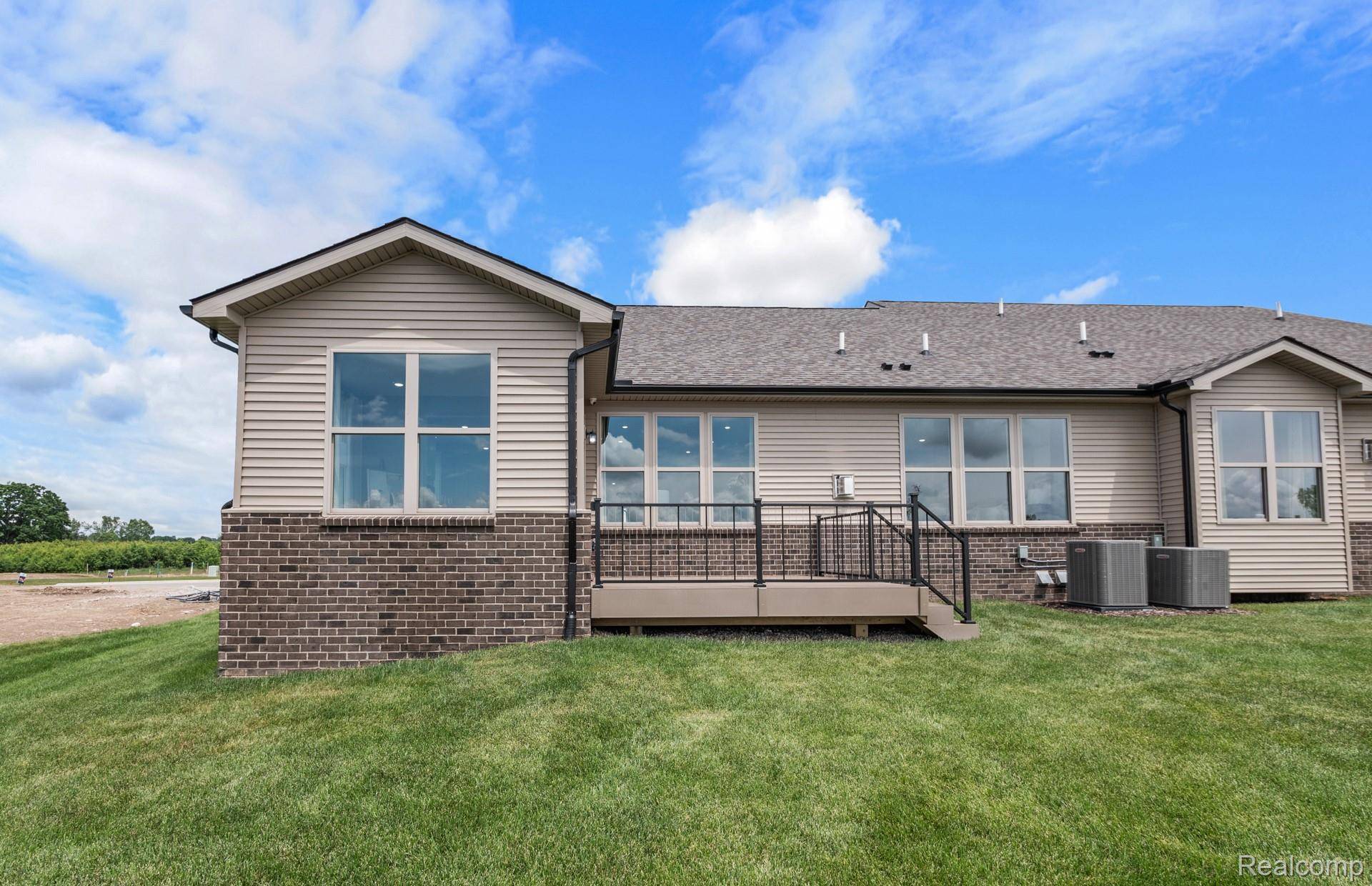 868 KELPIE DR, Pittsfield Charter Township, MI 48108