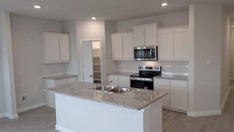 956 TRACTION Trail, Cleburne, TX 76031