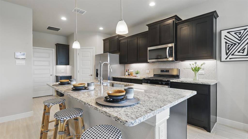 1905 CHEROKEE Lane, Cleburne, TX 76033