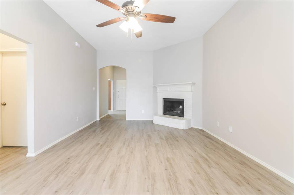 2049 Hollow Creek Drive, Dallas, TX 75253