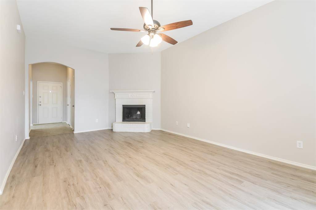 2049 Hollow Creek Drive, Dallas, TX 75253