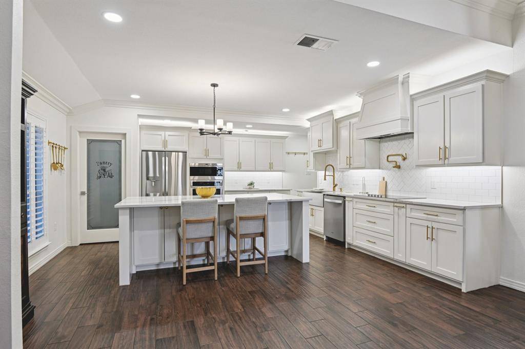 720 Calumet Avenue, Cockrell Hill, TX 75211