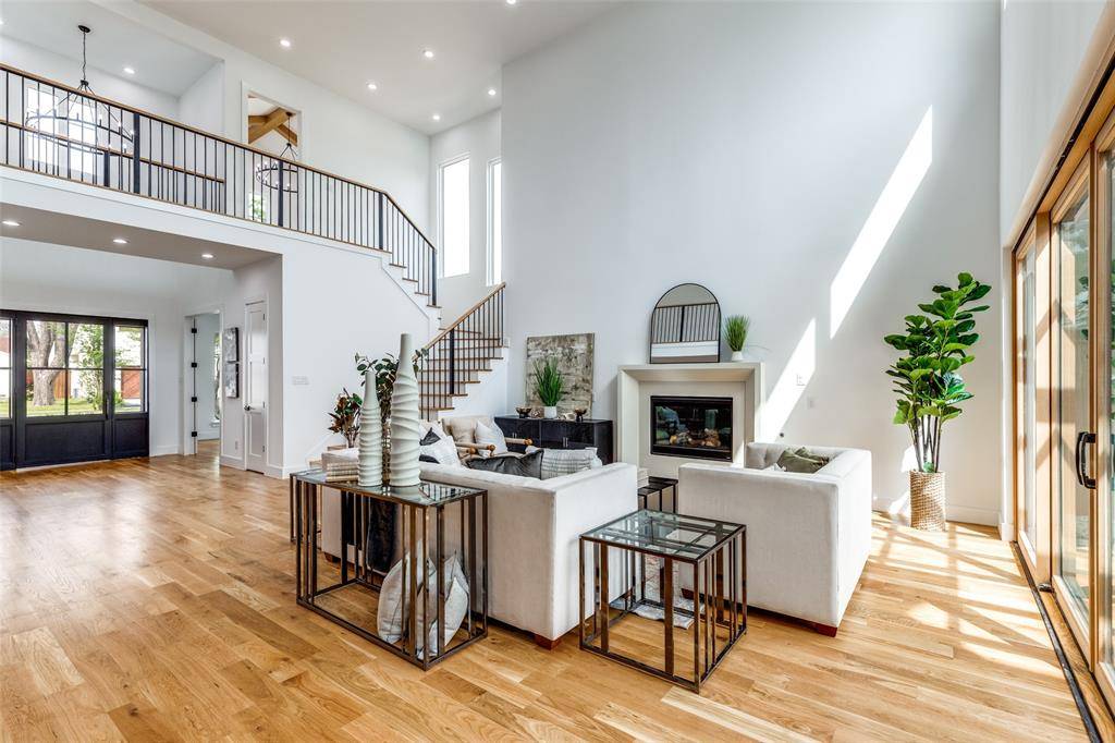 3742 Almazan Drive, Dallas, TX 75220