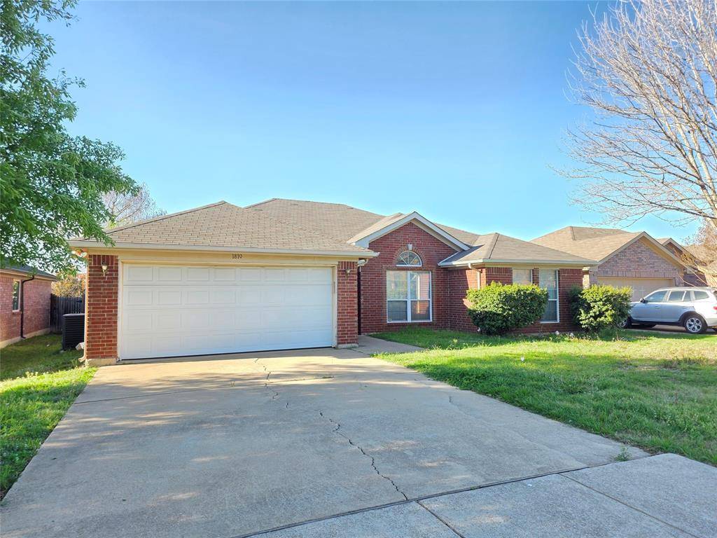 1810 Saint Nevis Drive, Mansfield, TX 76063