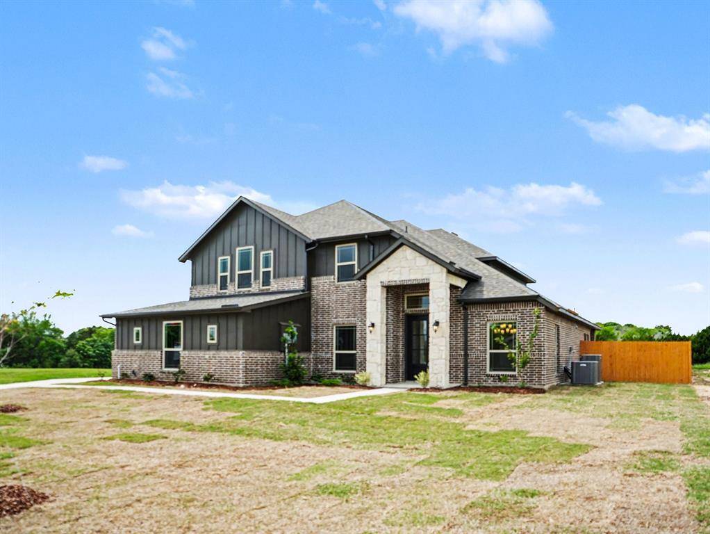 979 Beaverbrook Lane, Desoto, TX 75115