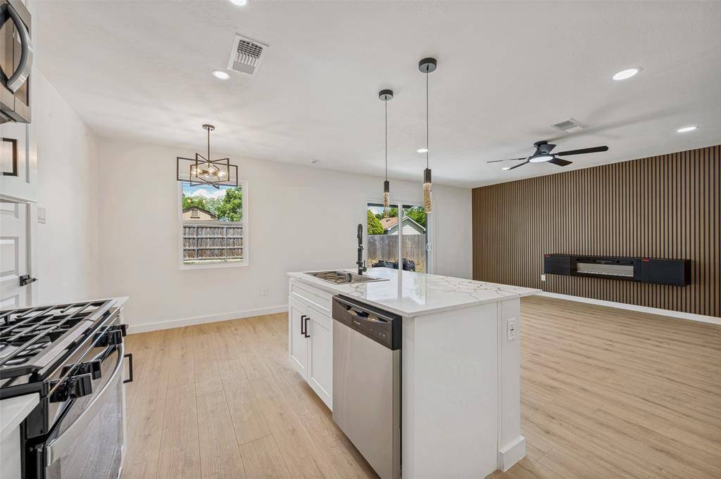 1409 Southmoor Drive, Arlington, TX 76010