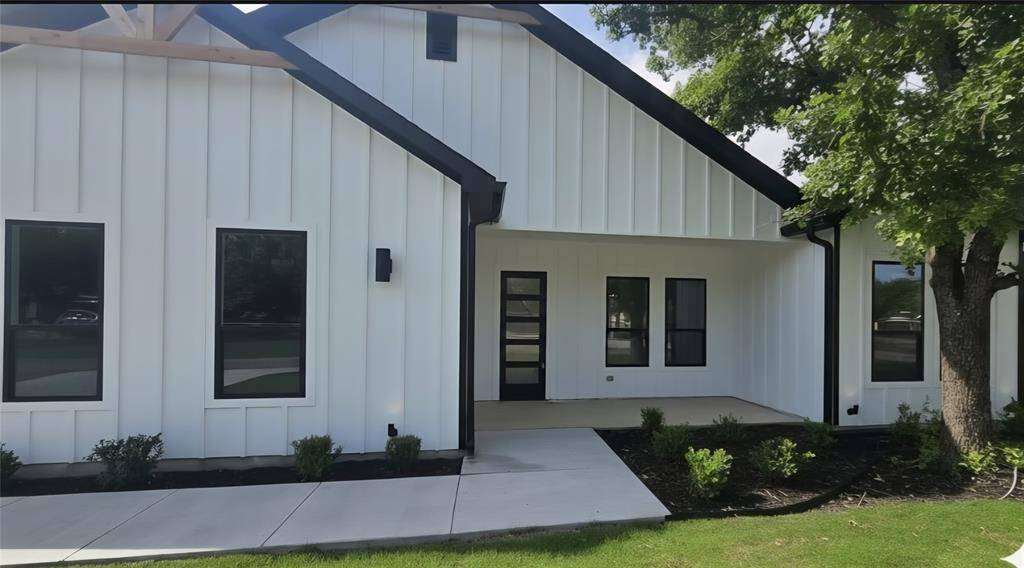 1106 East Sixth Street, Springtown, TX 76082