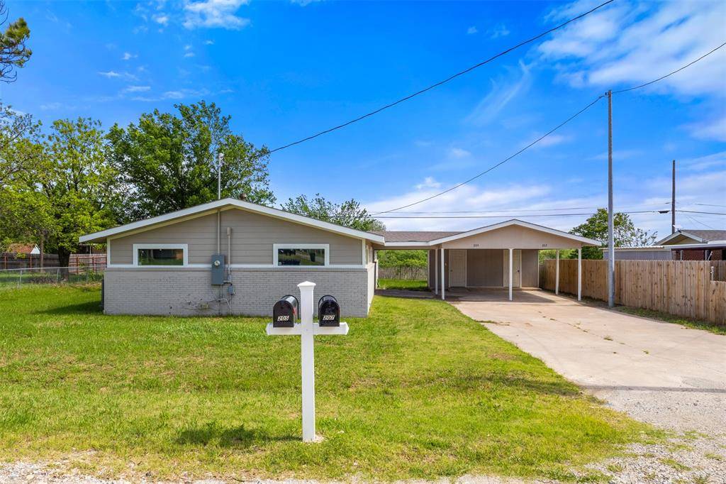 205 April Street, Bowie, TX 76230