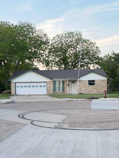 1702 Santa Clara Court, Grand Prairie, TX 75051