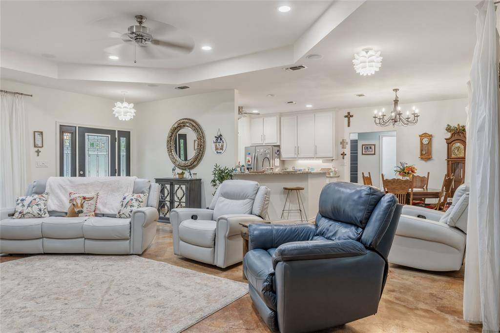 220 Rs County Road 4263, Emory, TX 75440