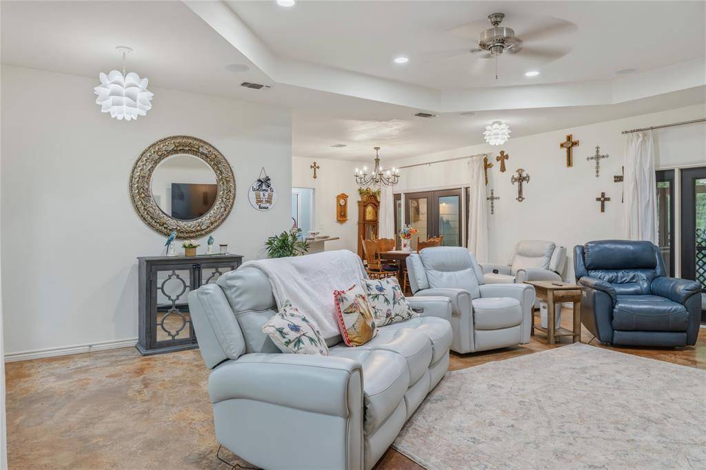 220 Rs County Road 4263, Emory, TX 75440