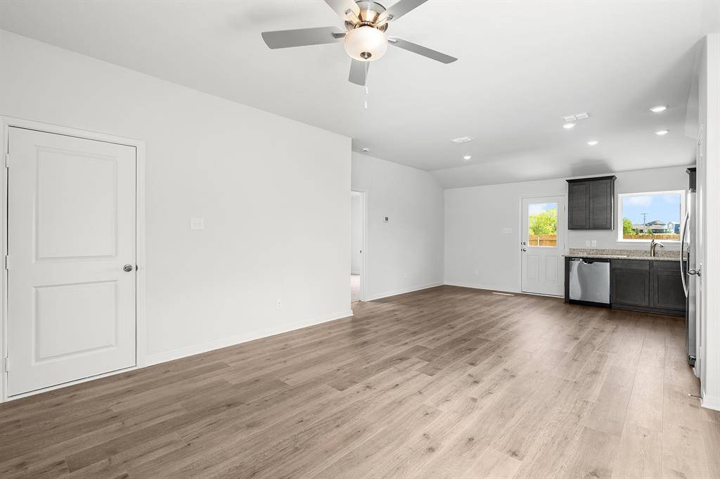 8321 White Wolf Trail, Ponder, TX 76259