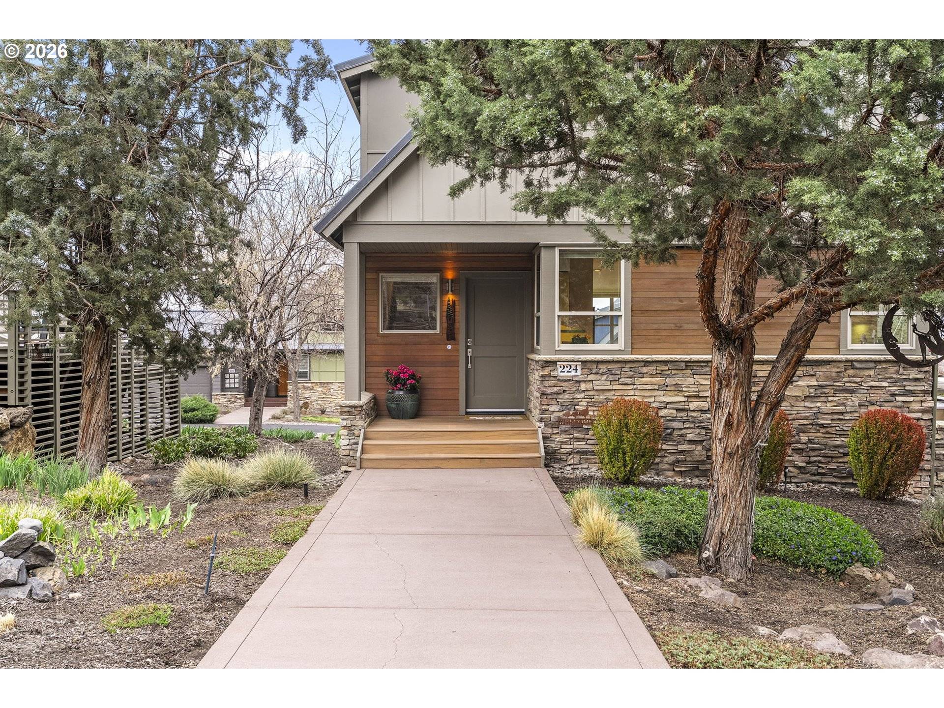 224 VOLUNTEER PARK LN, Redmond, OR 97756
