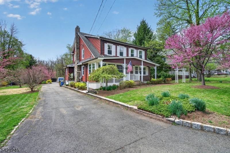 307 Stirling Rd, Watchung Boro, NJ 07069