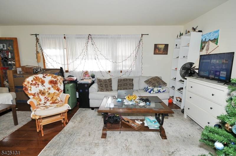 300 Kennedy Dr, Linden City, NJ 07036