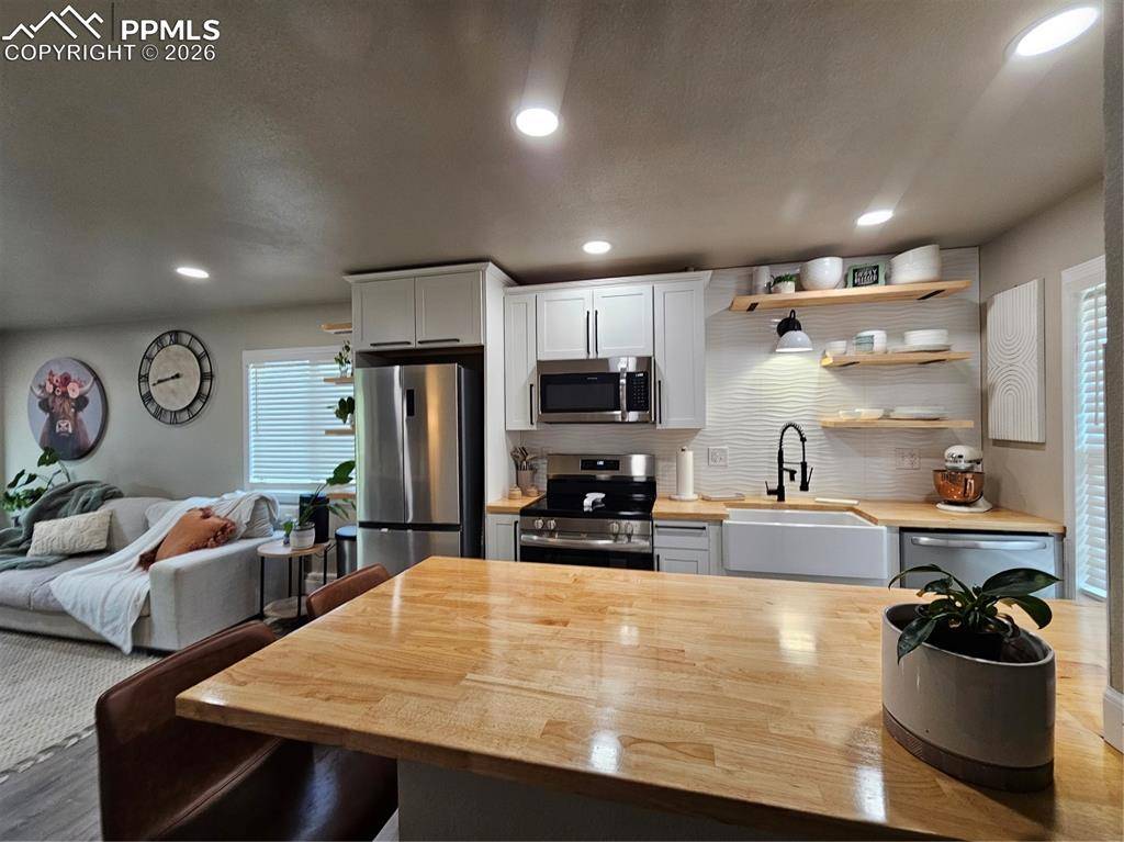 4205 N Carefree CIR #B, Colorado Springs, CO 80917