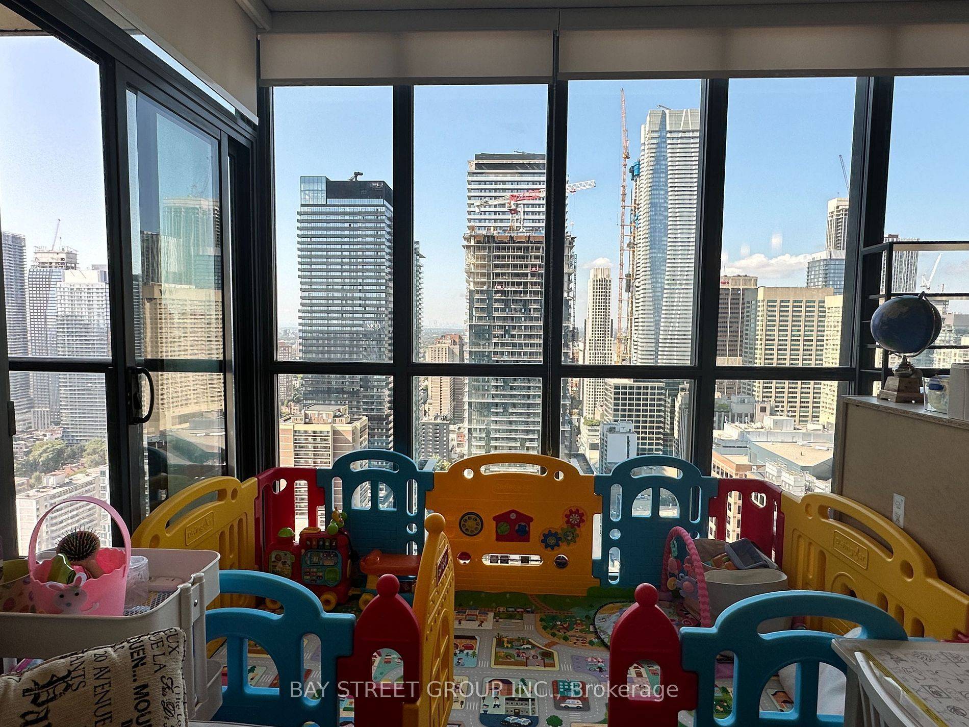 110 Charles ST E #3704, Toronto C08, ON M4Y 1T5