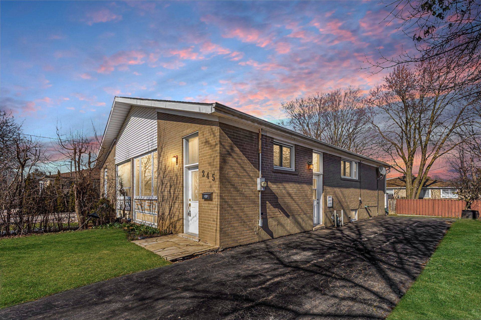 245 Browndale CRES, Richmond Hill, ON L4C 3H9