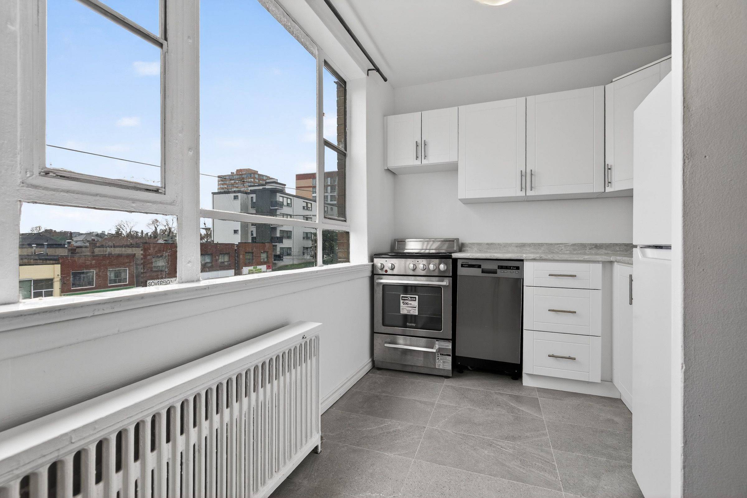 2515 Eglinton AVE W #302, Toronto W03, ON M6M 1T2