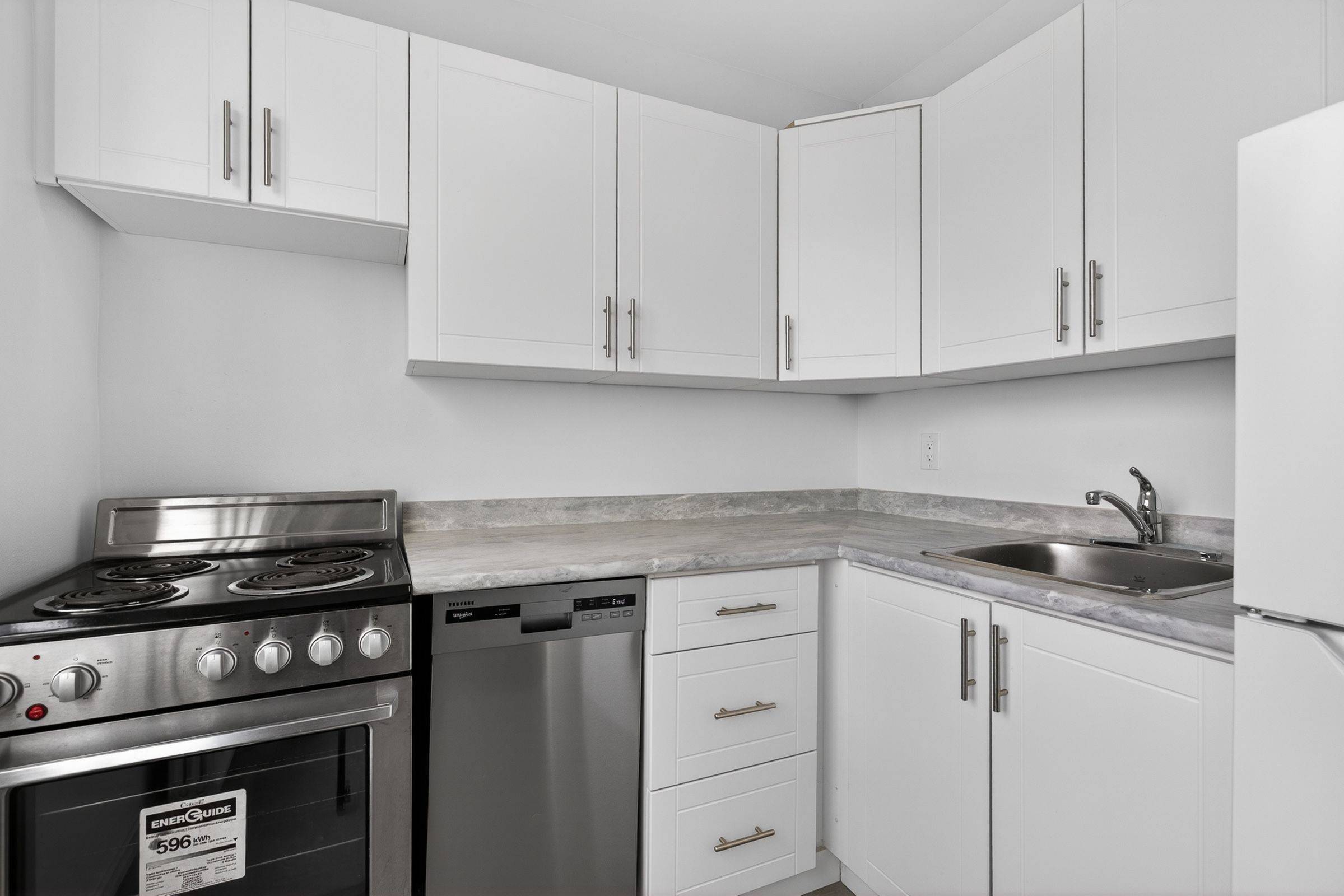 2515 Eglinton AVE W #302, Toronto W03, ON M6M 1T2