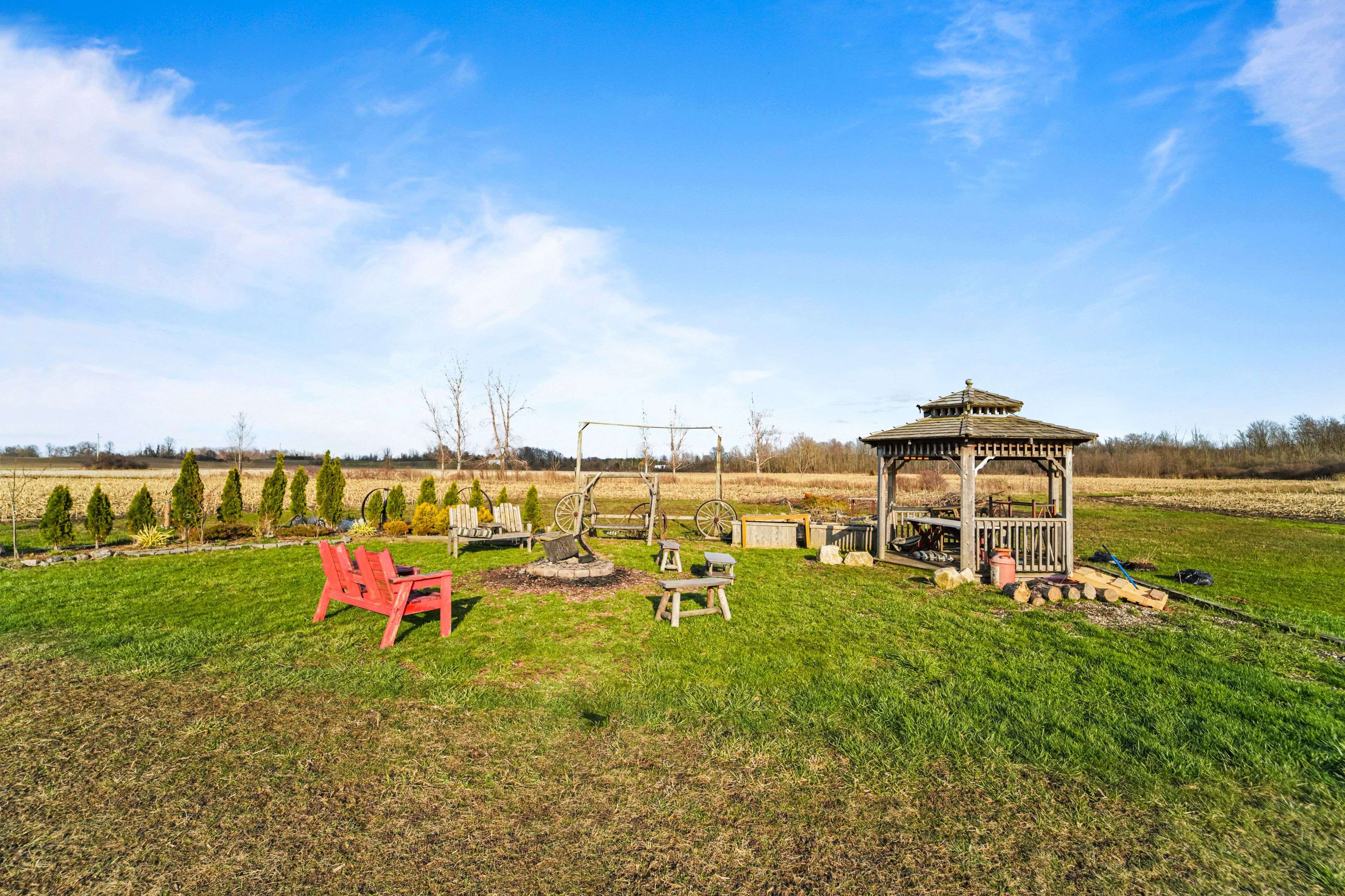 225 Park RD S, Grimsby, ON L3M 4E7