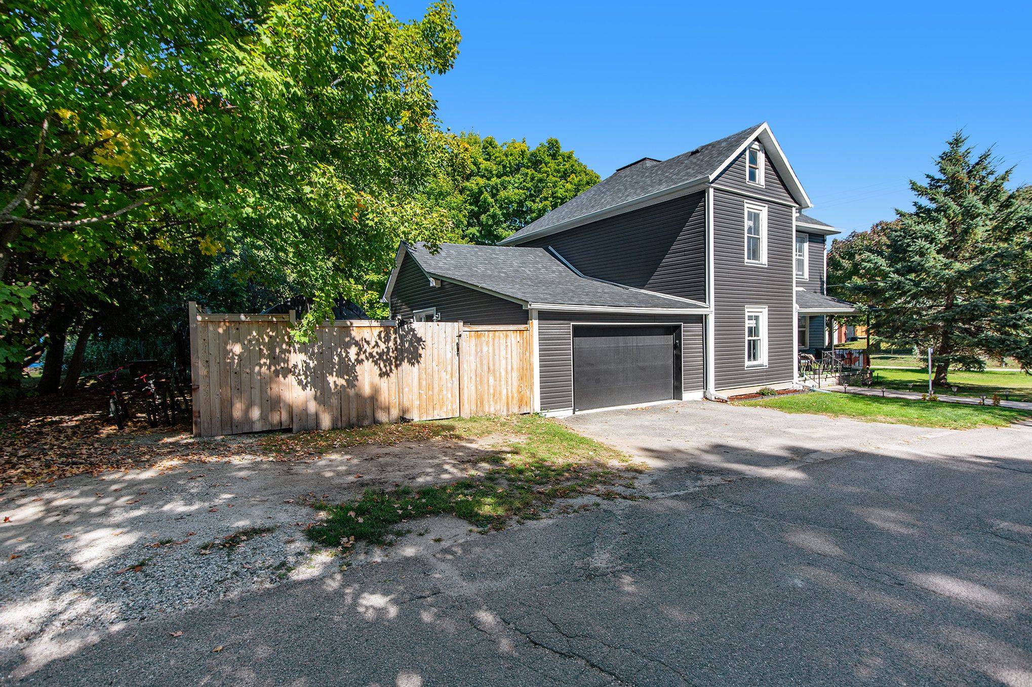 101 Paul DR, Lanark Highlands, ON K0G 1K0