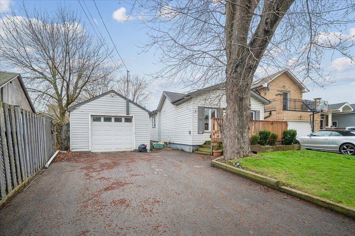 5 Herbert CT, Hamilton, ON L8E 5A7