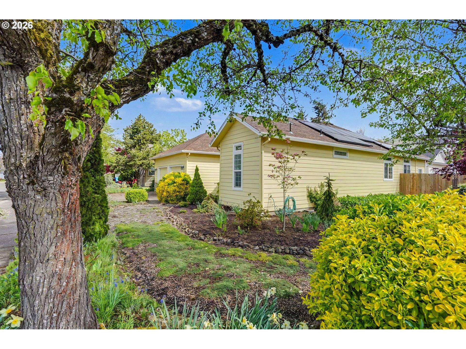 860 N 2ND ST, Silverton, OR 97381