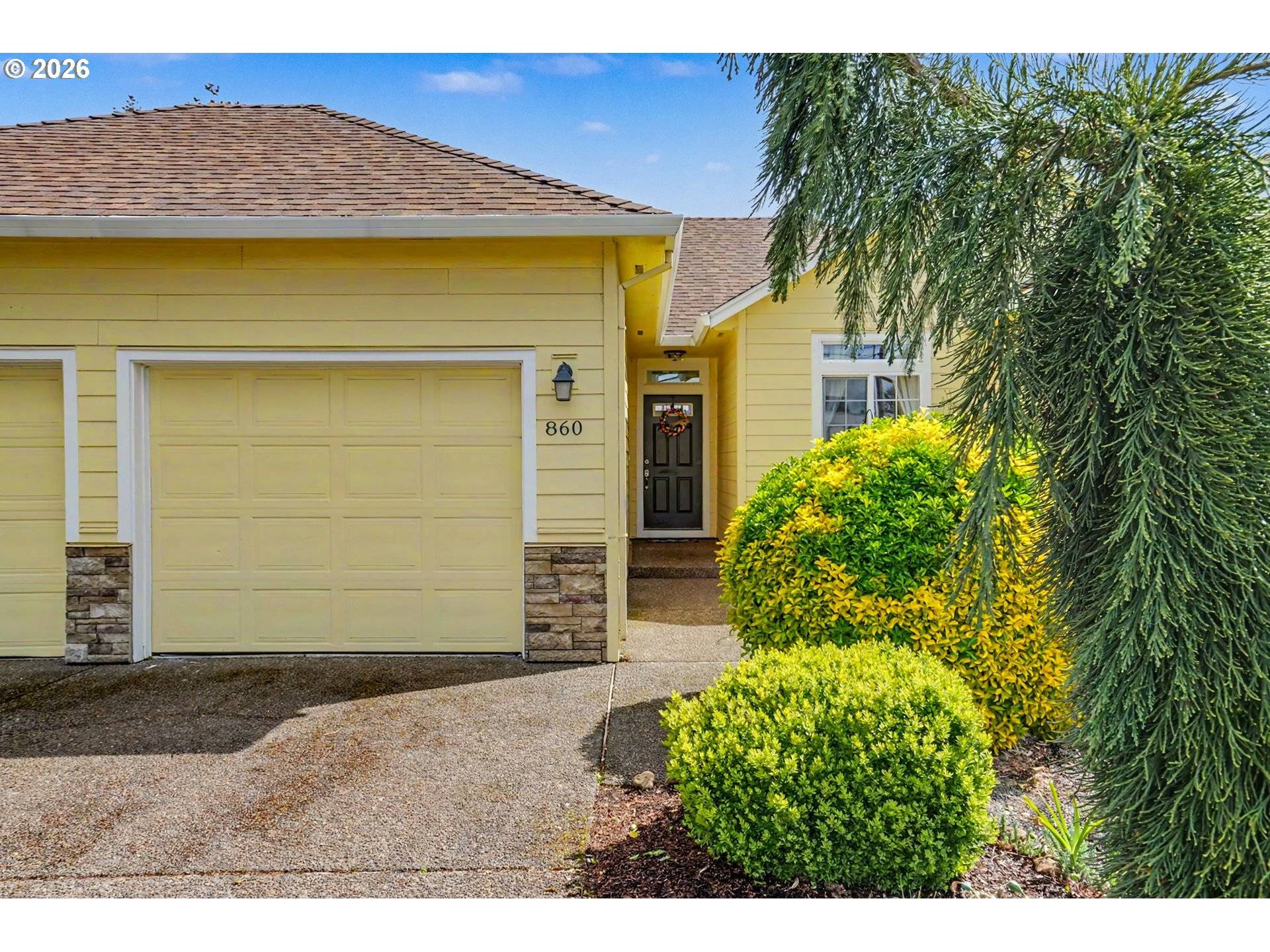 860 N 2ND ST, Silverton, OR 97381