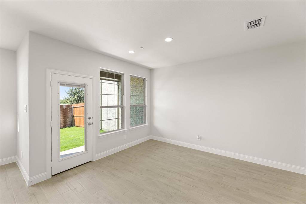 672 Sandiford, Mansfield, TX 76063