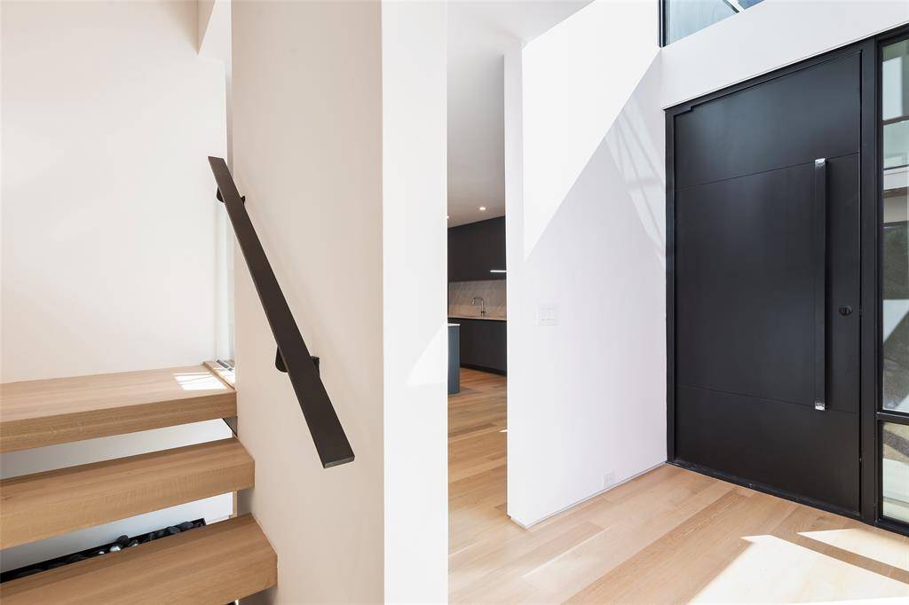 3515 Edgewater Street, Dallas, TX 75205