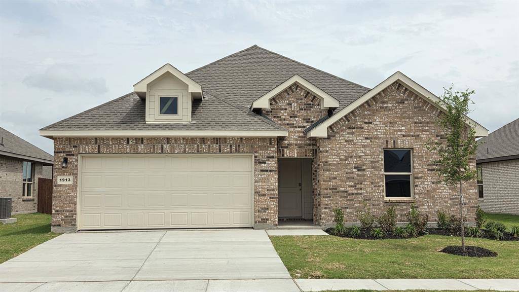 1913 PREAKNESS Drive, Granbury, TX 76049